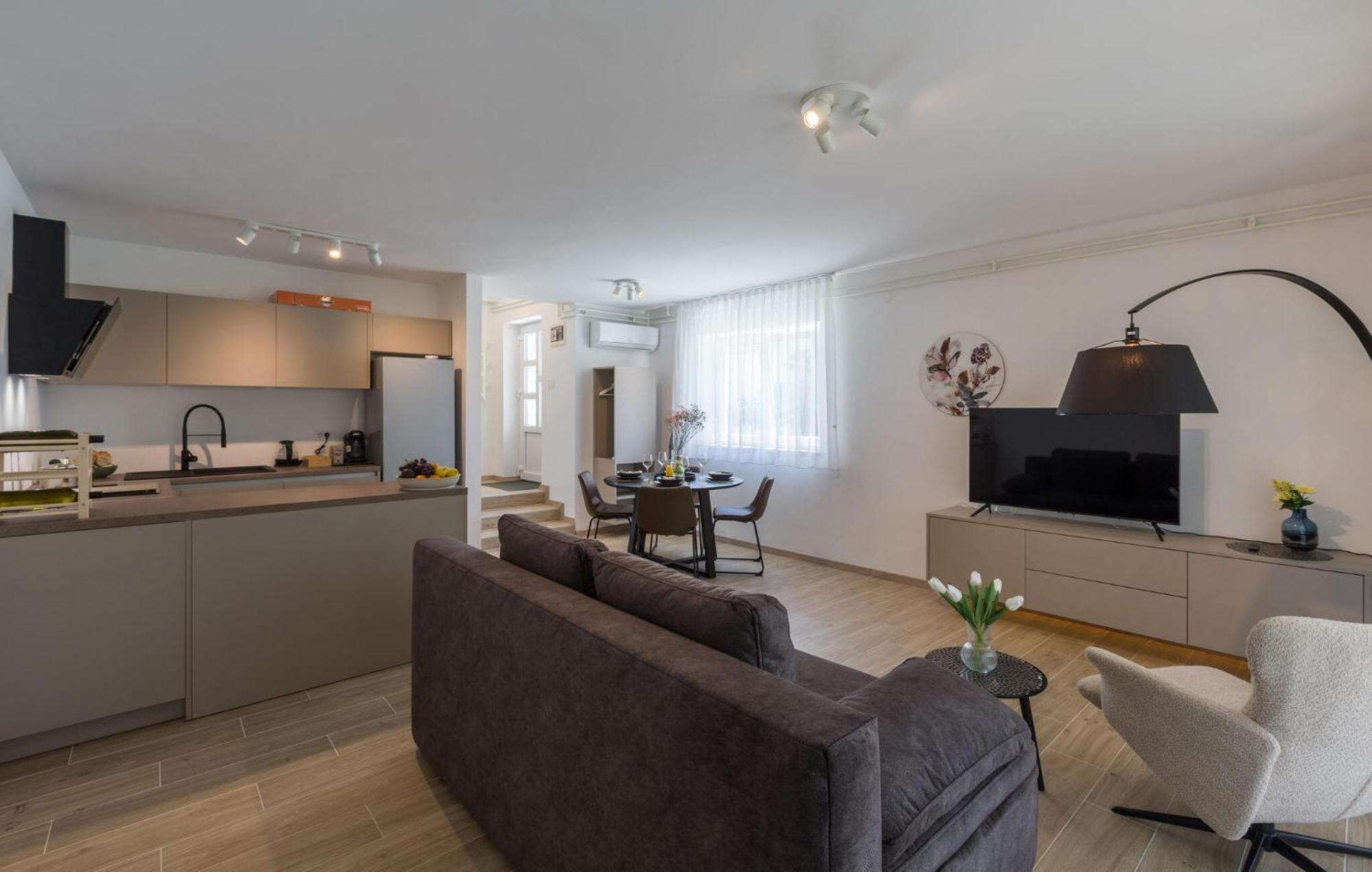 1 Bedroom Beautiful Apartment In Porec Luaran gambar
