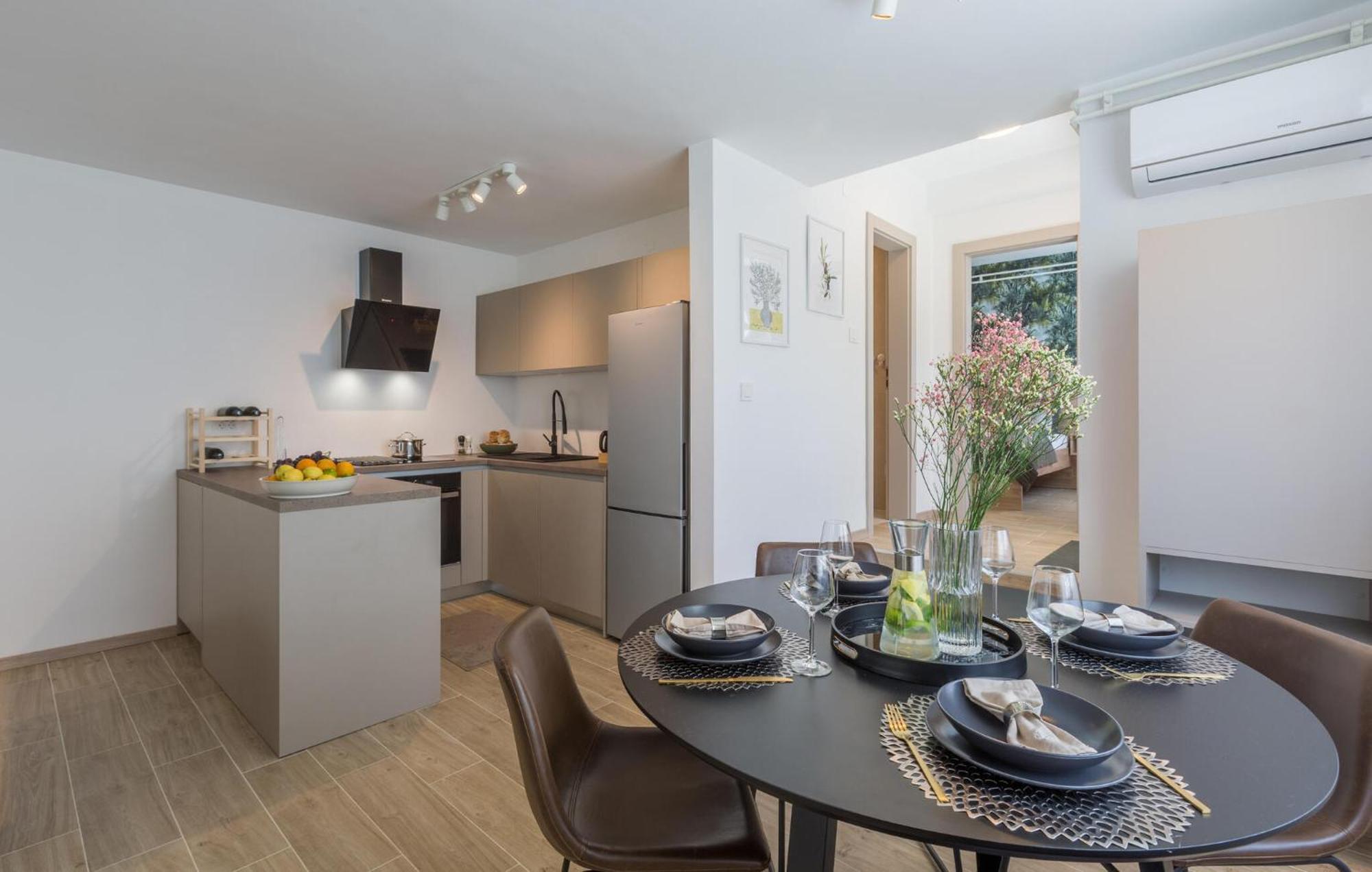 1 Bedroom Beautiful Apartment In Porec Luaran gambar
