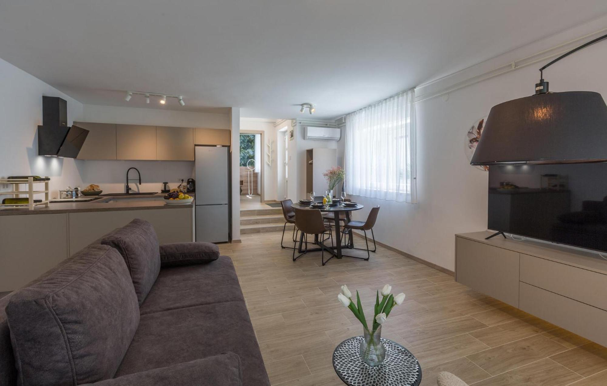 1 Bedroom Beautiful Apartment In Porec Luaran gambar