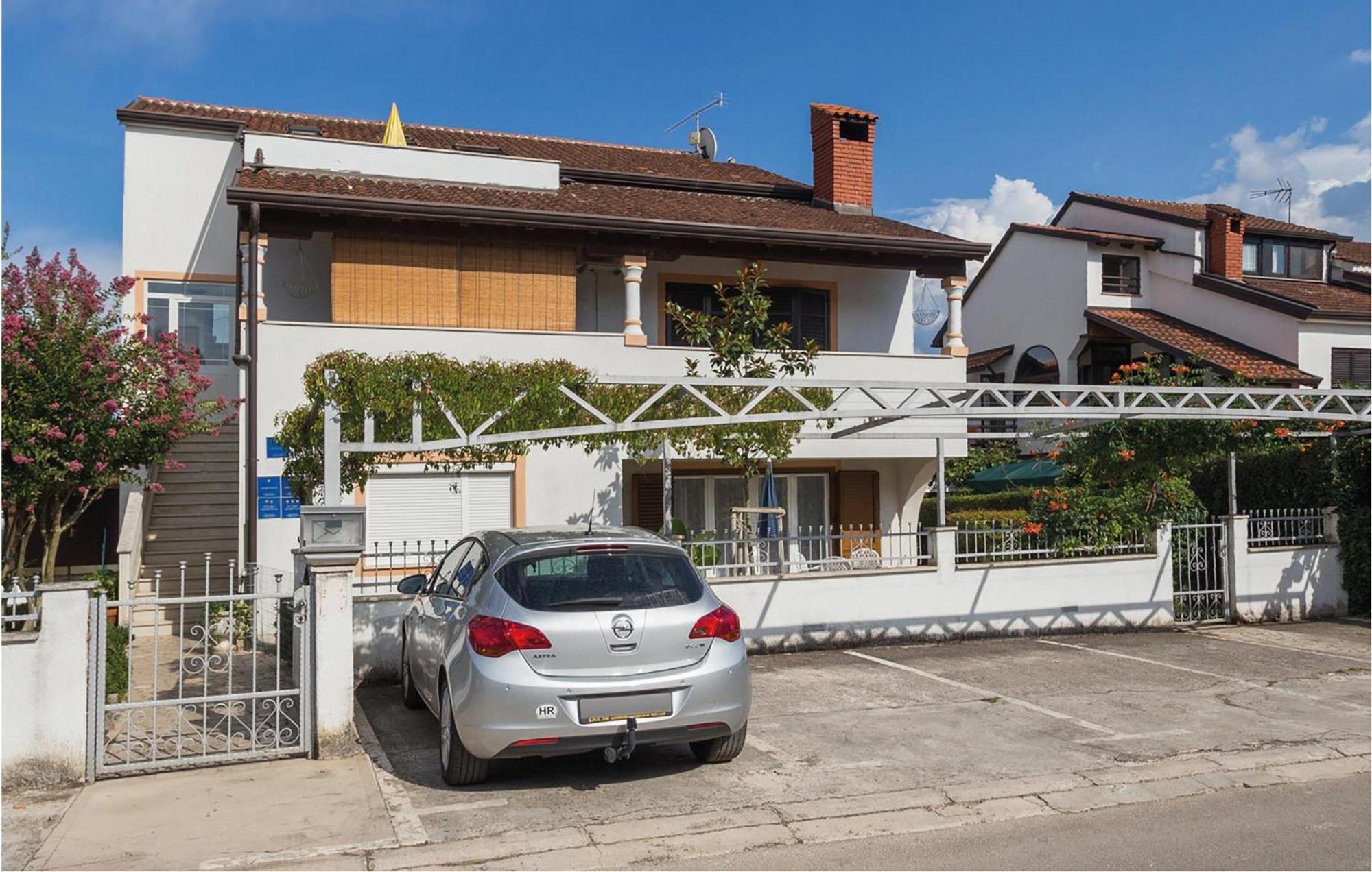 1 Bedroom Beautiful Apartment In Porec Luaran gambar