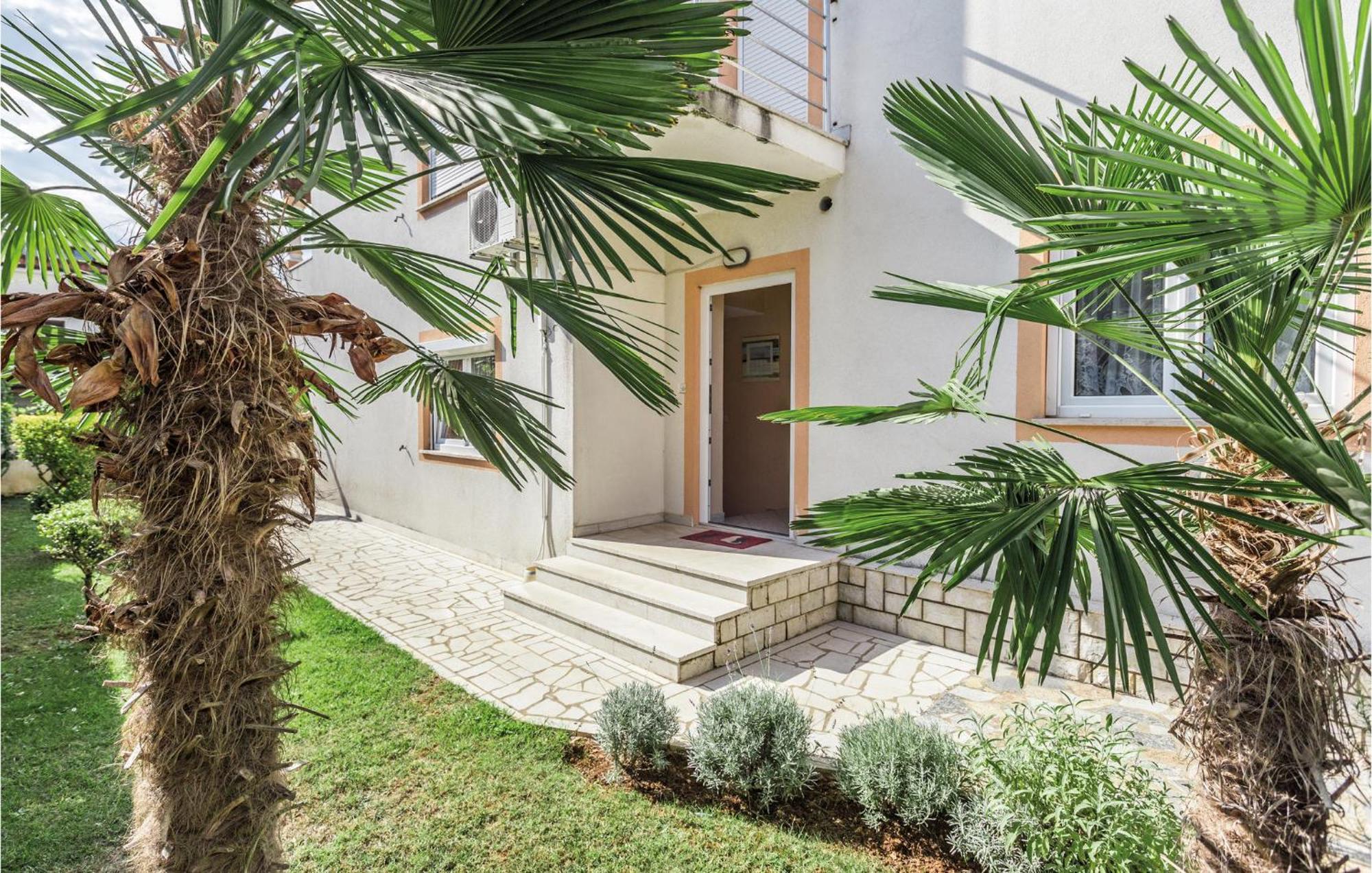 1 Bedroom Beautiful Apartment In Porec Luaran gambar