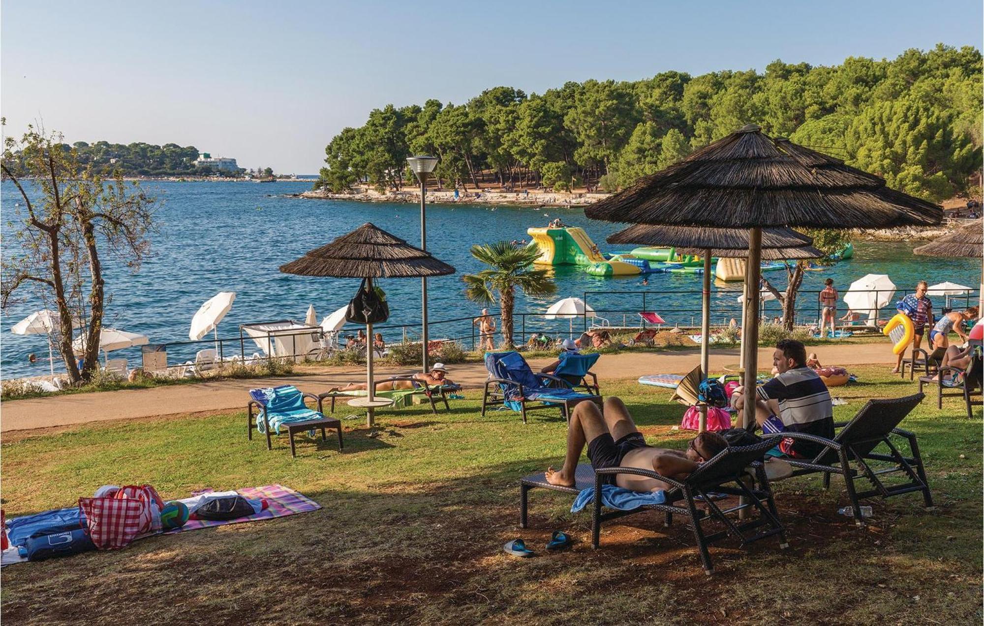 1 Bedroom Beautiful Apartment In Porec Luaran gambar